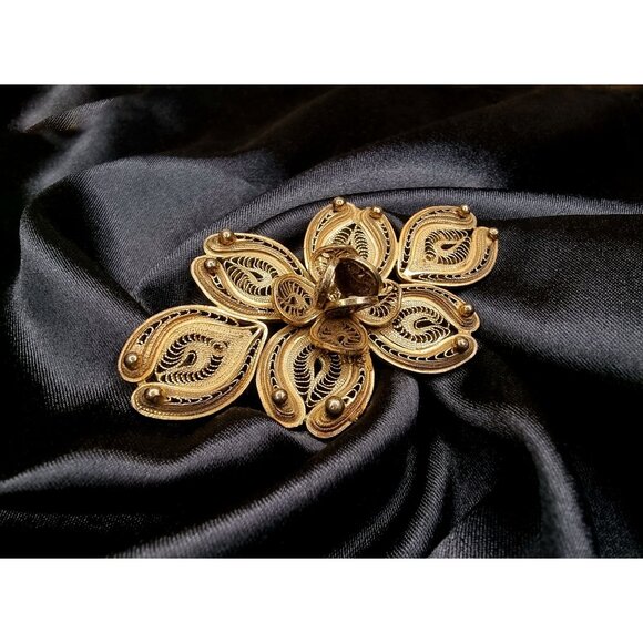 Vintage Mexico Gold-Tone Filigree Floral Brooch Pin Elegant Statement Piece Hand - Picture 3 of 4
